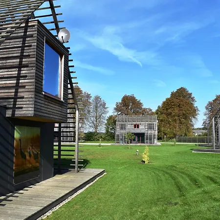 Chalet, Prázdninový dům